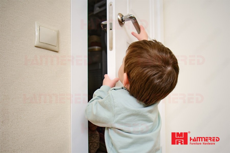 Chốt khóa cửa an toàn cho trẻ em