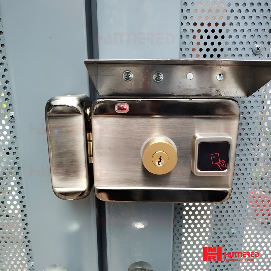 khóa cổng thẻ từ