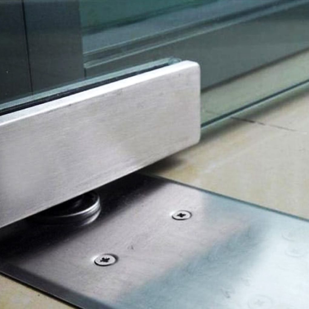 Tránh mở cửa kính quá mạnh