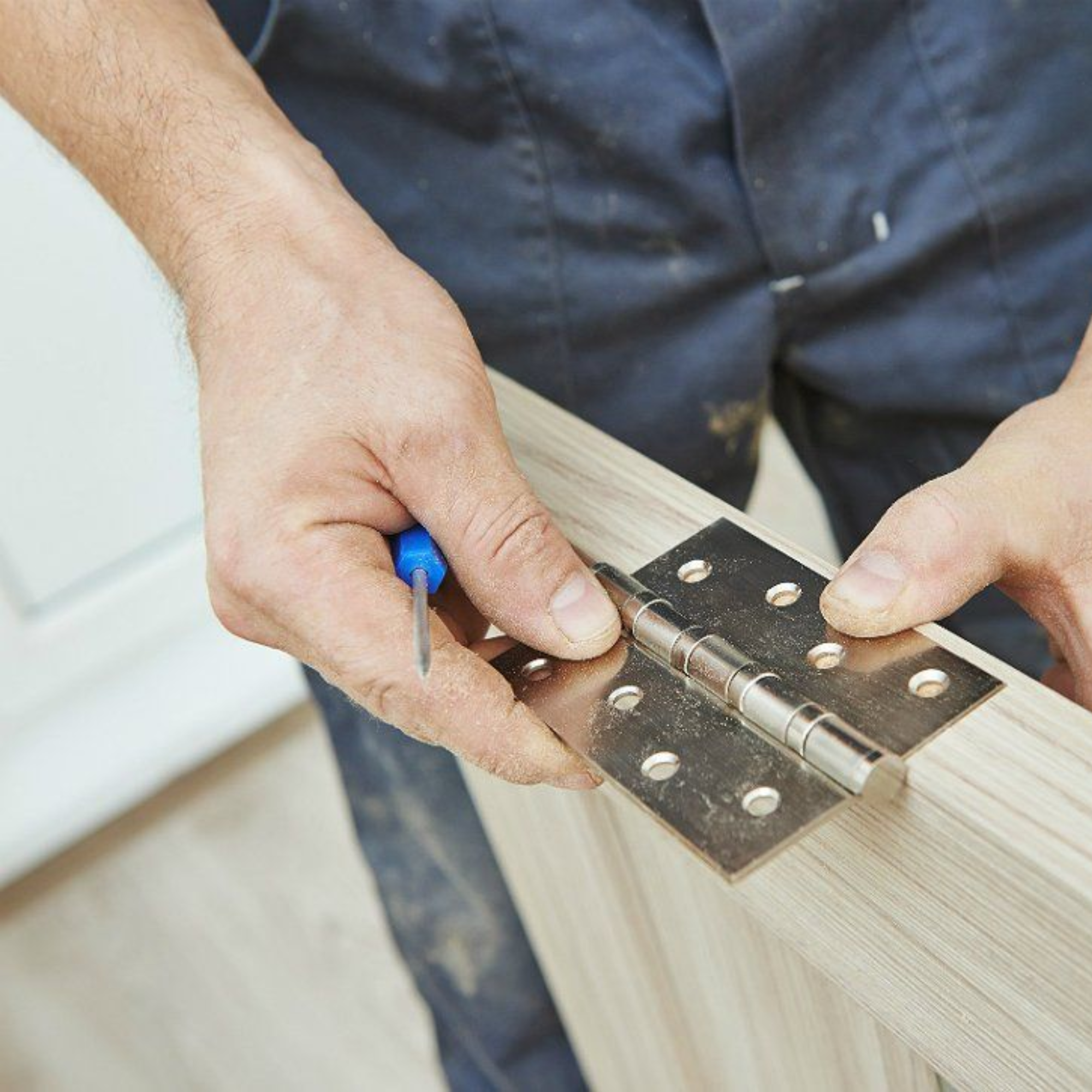 Cần chọn bản lề cửa chất lượng