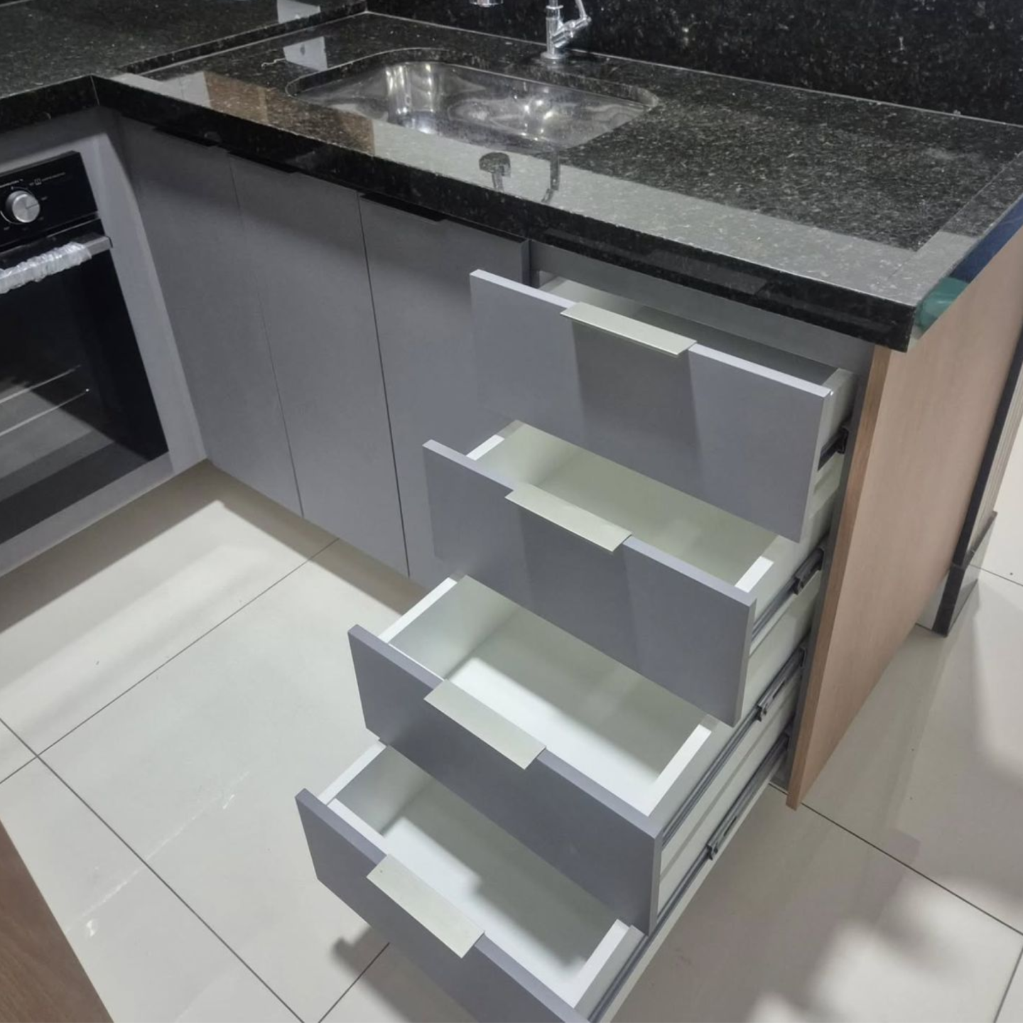 Ray trượt giúp ngăn kéo vận hành bền bỉ