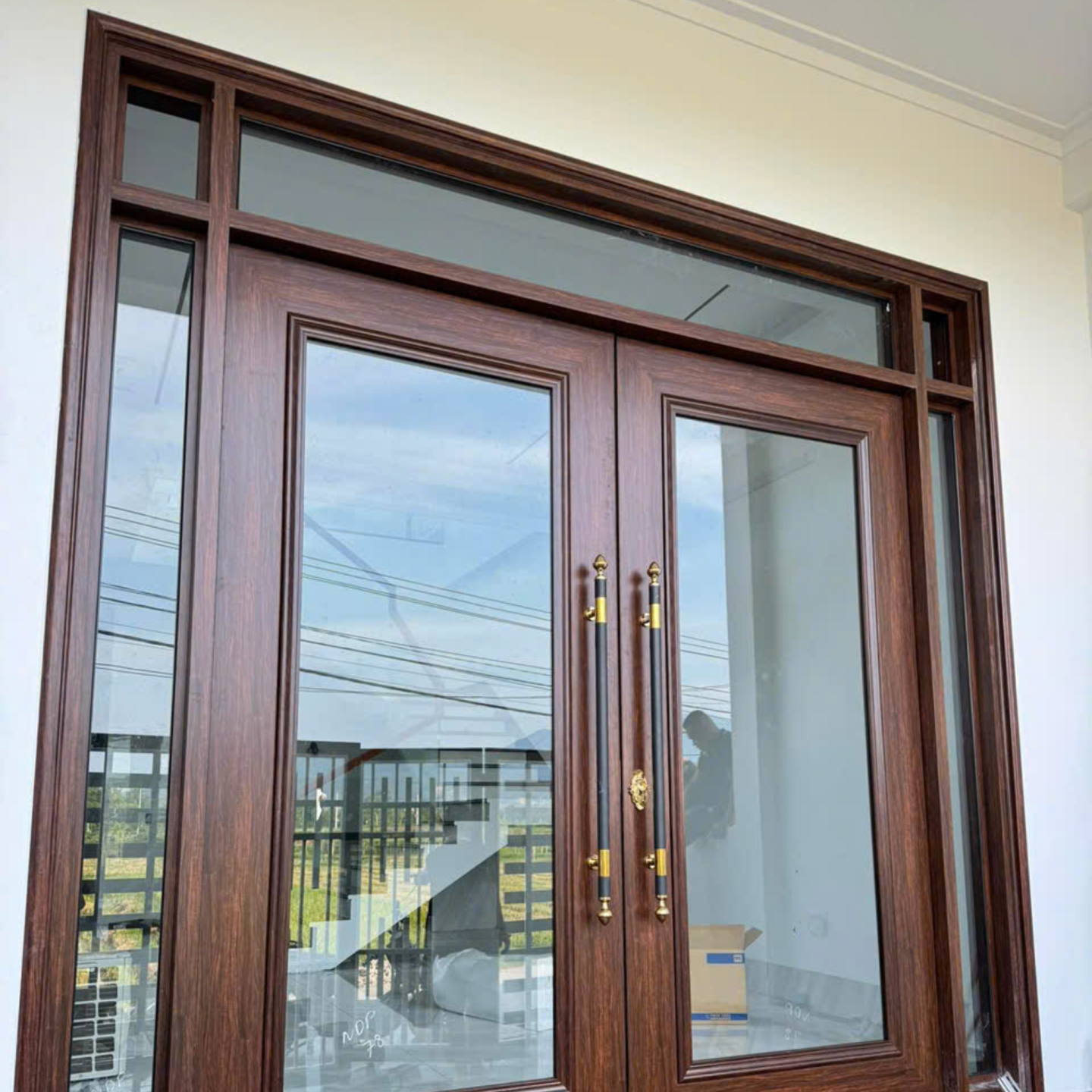  Tay nắm cửa chính