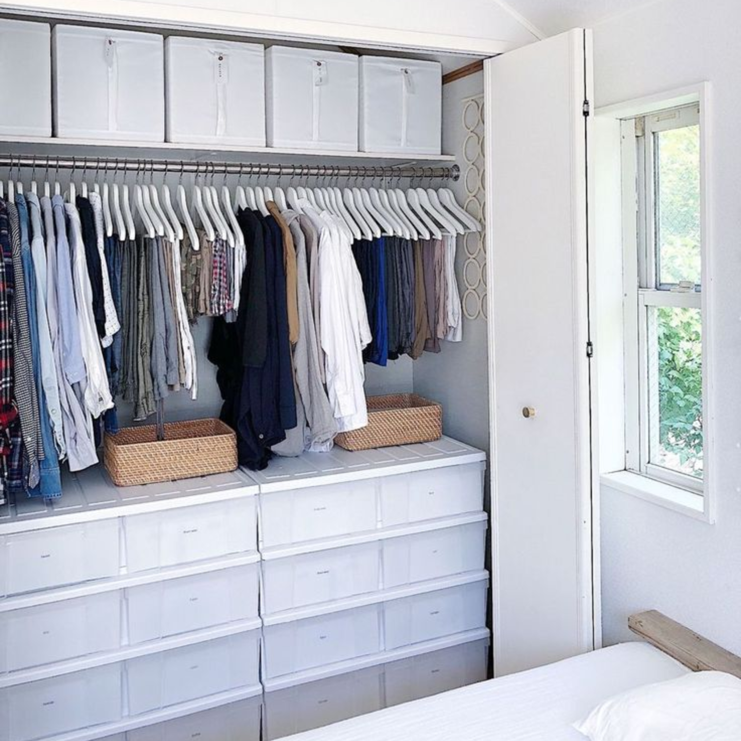 Tủ lùa xếp cánh di động không cần diện tích phía trước để mở cánh